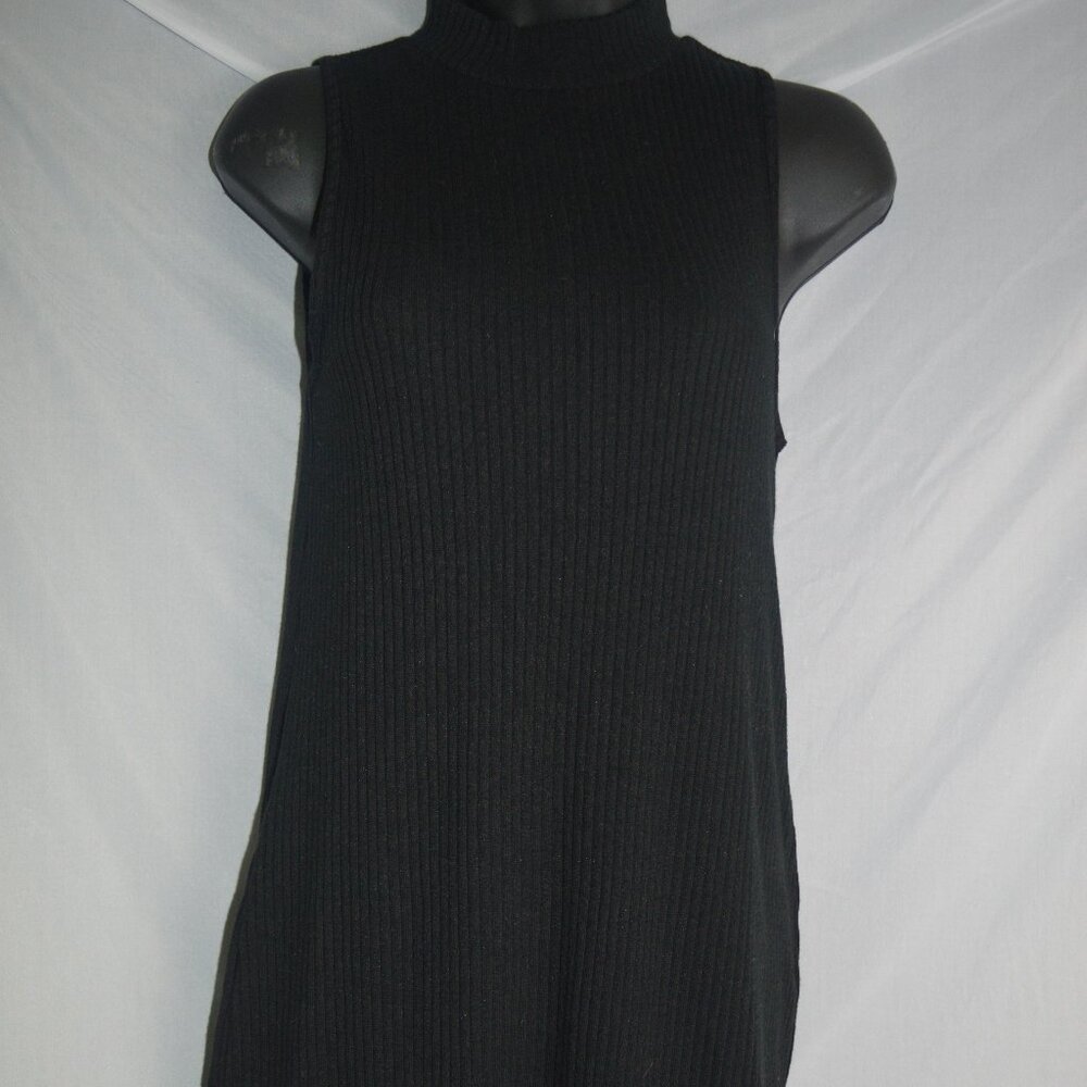 Old navy sleeveless black dress NWT size small knee length great with pairings